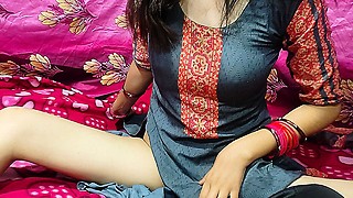 Chachi ki chut ki piyaas bhuja di  chut par lagane ke liye pad lekar gya tha