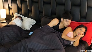 I SHARE A BED WITH MY STEPSISTER AND HER DAD, AND WE Pulverize BEHIND HIS BACK IN THE SAME BED